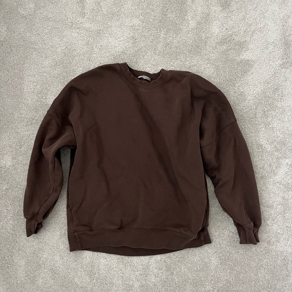 Brown crew neck with built in pockets